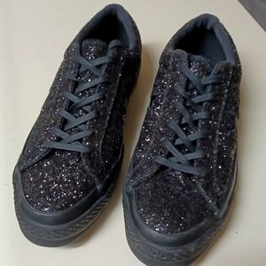 Converse Sneakers Size 7